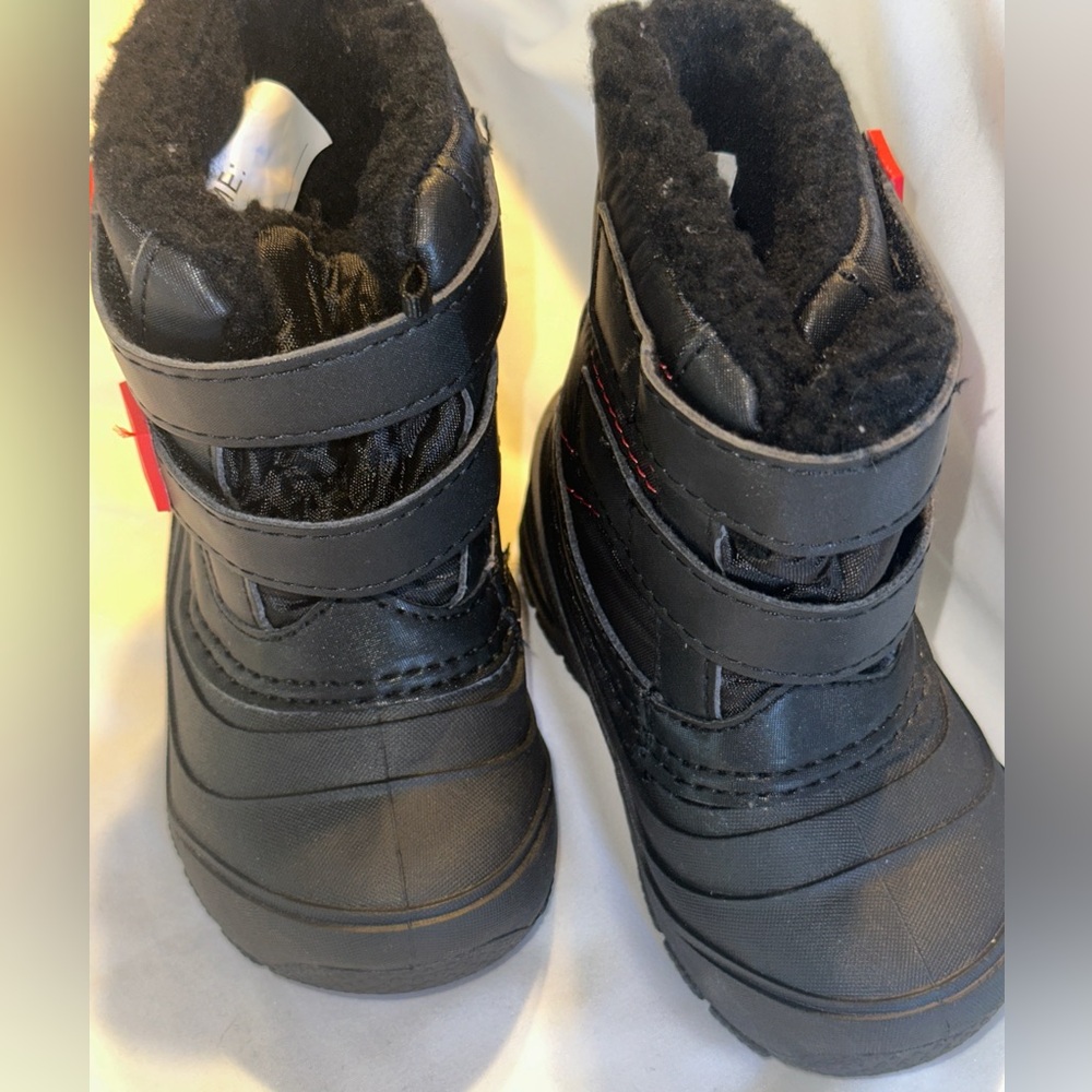 Black and Red Winter Boots - Picture 6 of 8